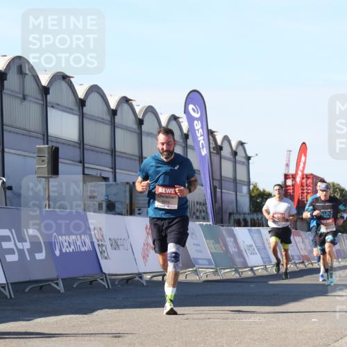 03.10.2025 - Köhlbrandbrückenlauf Luisa Fischer http://msf.ph/oto/9029389 03.10.2025 13:01:19 Ziel 4199, 4737, 5779, 5915, 6187, 6307, 6614 meine-sportfotos.de