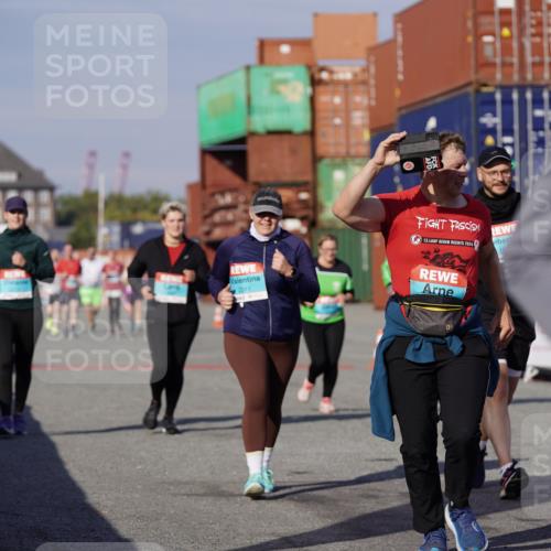 03.10.2025 - Köhlbrandbrückenlauf Michael Burmester http://msf.ph/oto/9029397 03.10.2025 10:34:15 Ziel 1497, 1606, 2011, 2020, 2271, 2311, 2578, 3324, 3388 meine-sportfotos.de