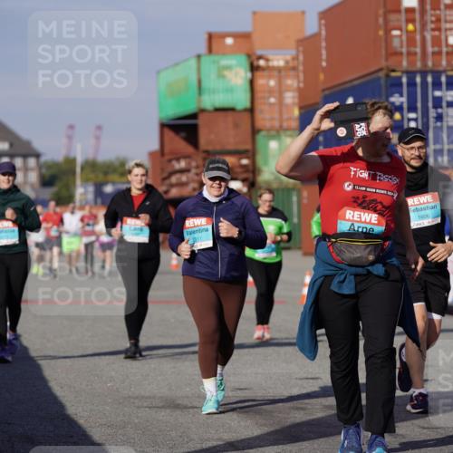 03.10.2025 - Köhlbrandbrückenlauf Michael Burmester http://msf.ph/oto/9029402 03.10.2025 10:34:15 Ziel 1497, 1606, 2011, 2020, 2271, 2311, 2578, 3324, 3388 meine-sportfotos.de