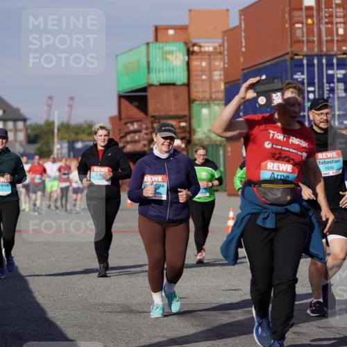 03.10.2025 - Köhlbrandbrückenlauf Michael Burmester http://msf.ph/oto/9029409 03.10.2025 10:34:15 Ziel 1497, 1606, 2011, 2020, 2271, 2311, 2578, 3324, 3388 meine-sportfotos.de