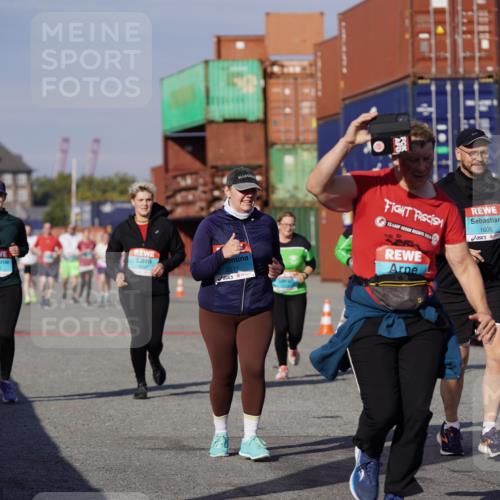 03.10.2025 - Köhlbrandbrückenlauf Michael Burmester http://msf.ph/oto/9029417 03.10.2025 10:34:15 Ziel 1497, 1606, 2011, 2020, 2271, 2311, 2578, 3324, 3388 meine-sportfotos.de