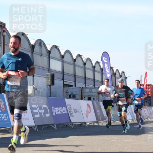 03.10.2025 - Köhlbrandbrückenlauf Luisa Fischer http://msf.ph/oto/9029418 03.10.2025 13:01:21 Ziel 4199, 4304, 4737, 5915, 6187, 6307, 6614, 6775 meine-sportfotos.de