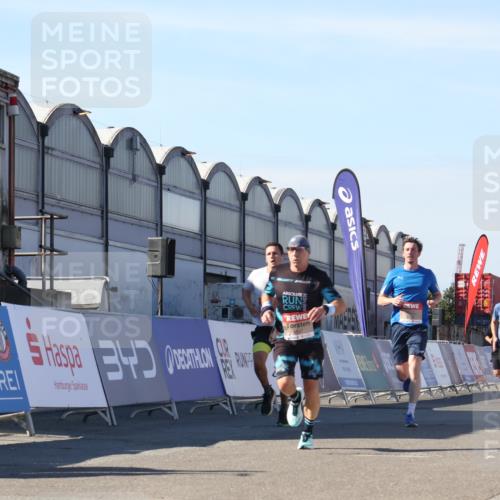 03.10.2025 - Köhlbrandbrückenlauf Luisa Fischer http://msf.ph/oto/9029432 03.10.2025 13:01:22 Ziel 4199, 4304, 4737, 5915, 6187, 6307, 6775 meine-sportfotos.de