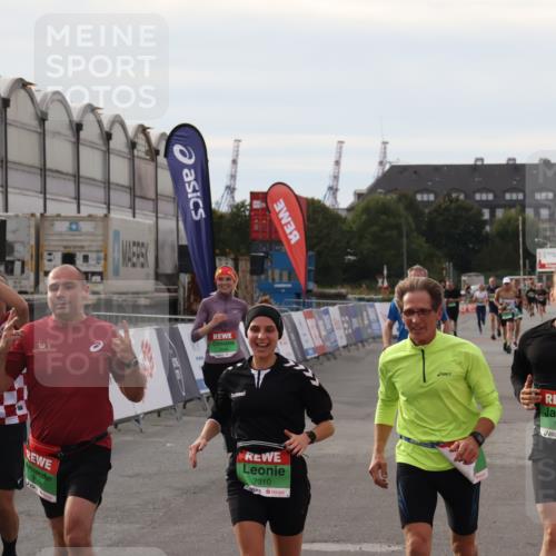 03.10.2025 - Köhlbrandbrückenlauf Julia Fischer http://msf.ph/oto/9029433 03.10.2025 16:08:15 Ziel 7019, 7285, 7310, 7311, 7319, 7449, 7506, 8265, 9072 meine-sportfotos.de