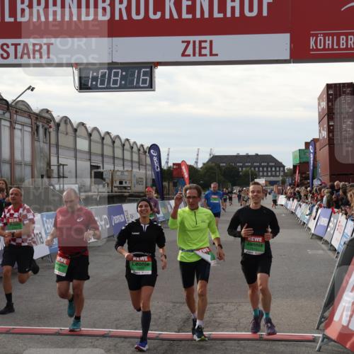 03.10.2025 - Köhlbrandbrückenlauf Julia Fischer http://msf.ph/oto/9029441 03.10.2025 16:08:16 Ziel 7019, 7285, 7310, 7311, 7319, 7449, 7506, 8265, 9072 meine-sportfotos.de