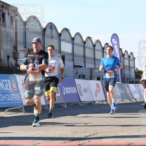 03.10.2025 - Köhlbrandbrückenlauf Luisa Fischer http://msf.ph/oto/9029452 03.10.2025 13:01:23 Ziel 4199, 4284, 4292, 4304, 4737, 5915, 6187, 6307, 6775 meine-sportfotos.de