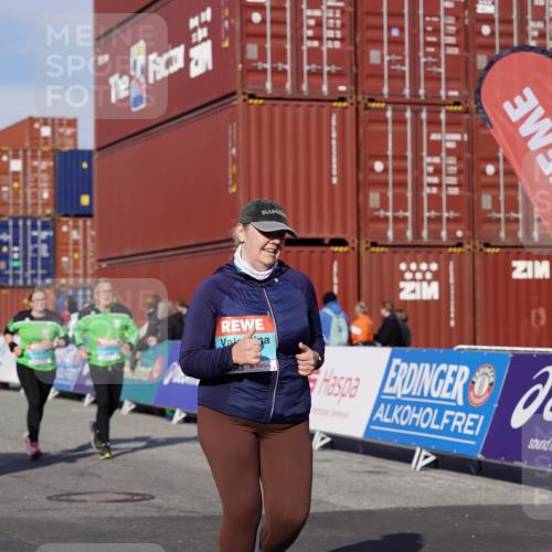 03.10.2025 - Köhlbrandbrückenlauf Michael Burmester http://msf.ph/oto/9029462 03.10.2025 10:34:18 Ziel 1497, 1606, 2011, 2020, 2271, 2311, 3324 meine-sportfotos.de