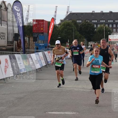 03.10.2025 - Köhlbrandbrückenlauf Julia Fischer http://msf.ph/oto/9029464 03.10.2025 16:08:27 Ziel 7285, 7314, 7349, 7423, 7449, 7594, 9110 meine-sportfotos.de