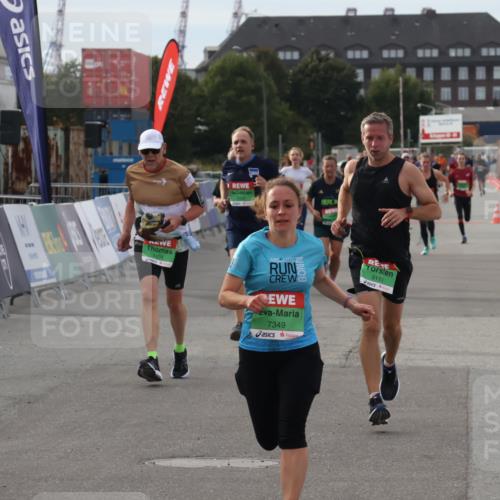 03.10.2025 - Köhlbrandbrückenlauf Julia Fischer http://msf.ph/oto/9029468 03.10.2025 16:08:28 Ziel 7285, 7314, 7349, 7423, 7449, 7594, 9110 meine-sportfotos.de