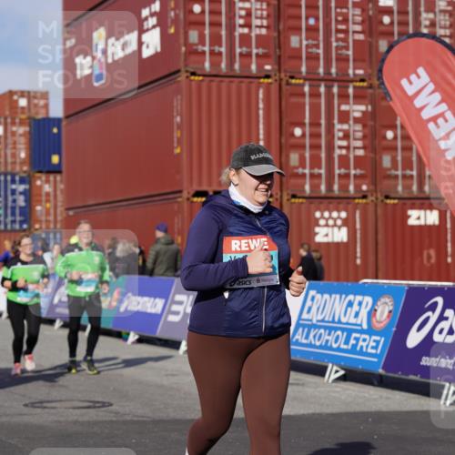 03.10.2025 - Köhlbrandbrückenlauf Michael Burmester http://msf.ph/oto/9029476 03.10.2025 10:34:19 Ziel 1497, 1606, 2011, 2020, 2271, 2311, 3324 meine-sportfotos.de