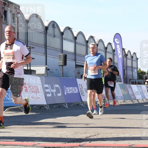 03.10.2025 - Köhlbrandbrückenlauf Luisa Fischer http://msf.ph/oto/9029494 03.10.2025 13:01:26 Ziel 4073, 4199, 4219, 4284, 4292, 4304, 4737, 5424, 5915, 6187, 6307, 6775 meine-sportfotos.de