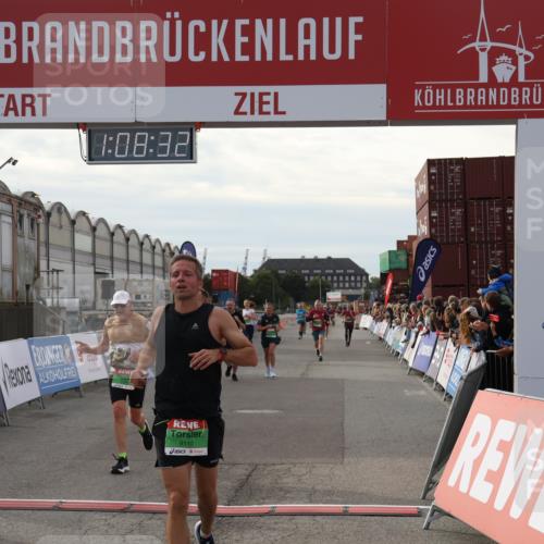03.10.2025 - Köhlbrandbrückenlauf Julia Fischer http://msf.ph/oto/9029500 03.10.2025 16:08:32 Ziel 7314, 7349, 7360, 7423, 7594, 7708, 7851, 8279, 8778, 9110 meine-sportfotos.de