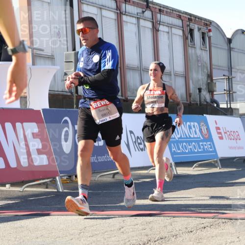 03.10.2025 - Köhlbrandbrückenlauf Luisa Fischer http://msf.ph/oto/9029525 03.10.2025 13:01:33 Ziel 4047, 4073, 4199, 4219, 4220, 4284, 4292, 4304, 5424, 6187, 6775, 6801 meine-sportfotos.de