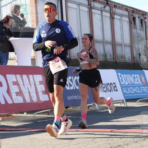 03.10.2025 - Köhlbrandbrückenlauf Luisa Fischer http://msf.ph/oto/9029529 03.10.2025 13:01:33 Ziel 4047, 4073, 4199, 4219, 4220, 4284, 4292, 4304, 5424, 6187, 6775, 6801 meine-sportfotos.de