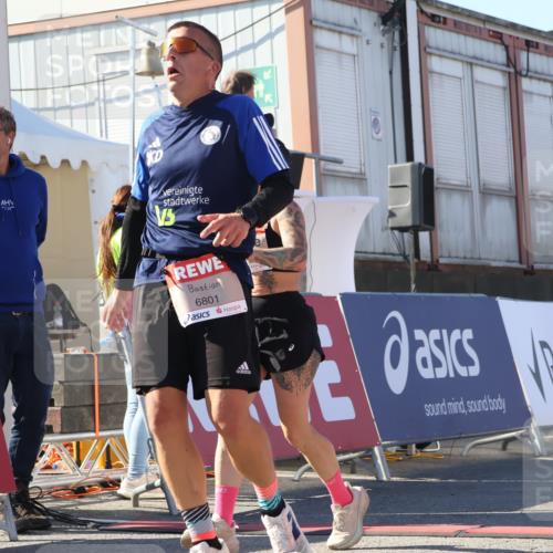 03.10.2025 - Köhlbrandbrückenlauf Luisa Fischer http://msf.ph/oto/9029537 03.10.2025 13:01:34 Ziel 4047, 4073, 4199, 4219, 4220, 4257, 4284, 4292, 4304, 5424, 6187, 6775, 6801 meine-sportfotos.de
