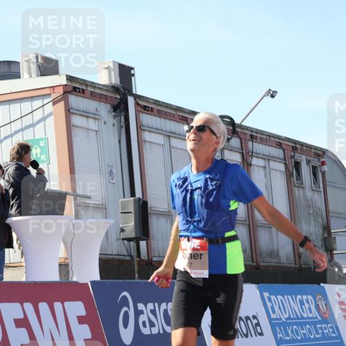 03.10.2025 - Köhlbrandbrückenlauf Luisa Fischer http://msf.ph/oto/9029543 03.10.2025 13:01:35 Ziel 4047, 4073, 4199, 4219, 4220, 4257, 4284, 4292, 4304, 5424, 6775, 6801 meine-sportfotos.de