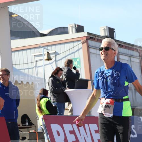 03.10.2025 - Köhlbrandbrückenlauf Luisa Fischer http://msf.ph/oto/9029547 03.10.2025 13:01:35 Ziel 4047, 4073, 4199, 4219, 4220, 4257, 4284, 4292, 4304, 5424, 6775, 6801 meine-sportfotos.de