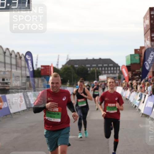 03.10.2025 - Köhlbrandbrückenlauf Julia Fischer http://msf.ph/oto/9029549 03.10.2025 16:08:37 Ziel 7314, 7339, 7349, 7360, 7423, 7594, 7616, 7708, 7851, 8279, 8778, 9110 meine-sportfotos.de