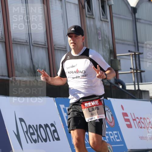 03.10.2025 - Köhlbrandbrückenlauf Luisa Fischer http://msf.ph/oto/9029555 03.10.2025 13:01:38 Ziel 4047, 4073, 4219, 4220, 4257, 4284, 4292, 5424, 6801 meine-sportfotos.de