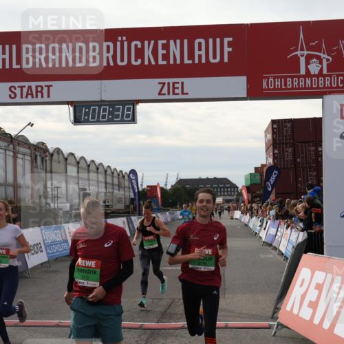 03.10.2025 - Köhlbrandbrückenlauf Julia Fischer http://msf.ph/oto/9029561 03.10.2025 16:08:39 Ziel 7283, 7339, 7349, 7360, 7423, 7594, 7616, 7708, 7851, 8279, 8778, 9110 meine-sportfotos.de