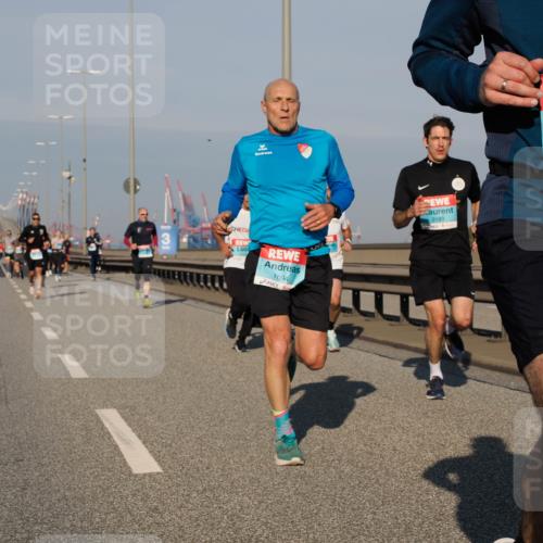 03.10.2025 - Köhlbrandbrückenlauf Fabian Wolf http://msf.ph/oto/9029564 03.10.2025 09:44:27 Position 3 1094, 3183, 2811 meine-sportfotos.de