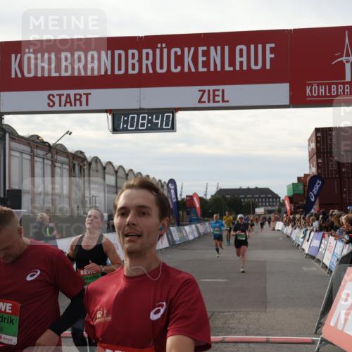 03.10.2025 - Köhlbrandbrückenlauf Julia Fischer http://msf.ph/oto/9029574 03.10.2025 16:08:40 Ziel 7283, 7339, 7360, 7423, 7594, 7616, 7708, 7851, 8279, 8778, 9110 meine-sportfotos.de