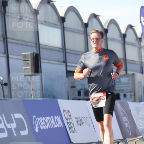 03.10.2025 - Köhlbrandbrückenlauf Luisa Fischer http://msf.ph/oto/9029579 03.10.2025 13:01:41 Ziel 4047, 4220, 4257, 5424, 5671, 6801 meine-sportfotos.de