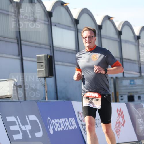 03.10.2025 - Köhlbrandbrückenlauf Luisa Fischer http://msf.ph/oto/9029584 03.10.2025 13:01:42 Ziel 4047, 4220, 4257, 5424, 5671, 6801 meine-sportfotos.de