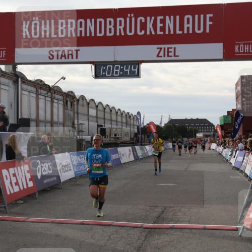 03.10.2025 - Köhlbrandbrückenlauf Julia Fischer http://msf.ph/oto/9029591 03.10.2025 16:08:45 Ziel 7283, 7339, 7360, 7616, 7708, 7851, 8279, 8778, 8846 meine-sportfotos.de
