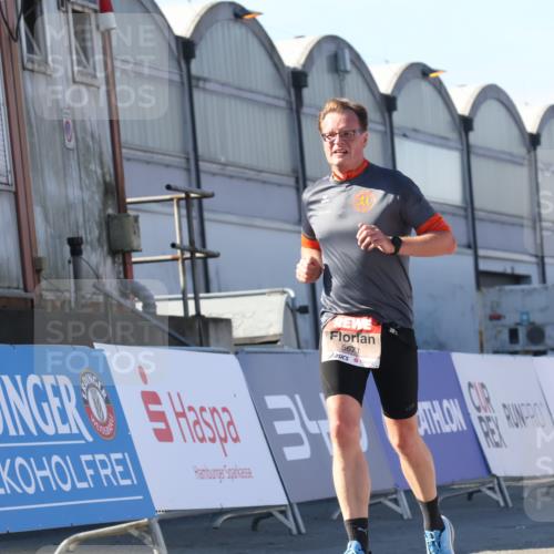 03.10.2025 - Köhlbrandbrückenlauf Luisa Fischer http://msf.ph/oto/9029592 03.10.2025 13:01:42 Ziel 4047, 4220, 4257, 5424, 5671, 6801 meine-sportfotos.de