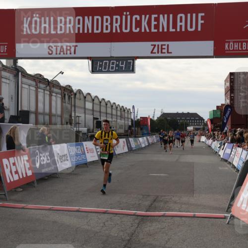 03.10.2025 - Köhlbrandbrückenlauf Julia Fischer http://msf.ph/oto/9029604 03.10.2025 16:08:47 Ziel 7191, 7283, 7339, 7360, 7616, 8279, 8846 meine-sportfotos.de