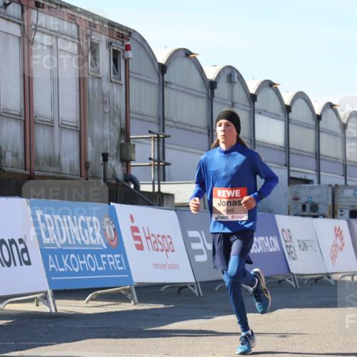 03.10.2025 - Köhlbrandbrückenlauf Luisa Fischer http://msf.ph/oto/9029633 03.10.2025 13:02:19 Ziel 4109, 4130, 4277, 4281, 4337, 4492, 4946, 5617, 5697, 5747, 5845, 6465, 6492 meine-sportfotos.de