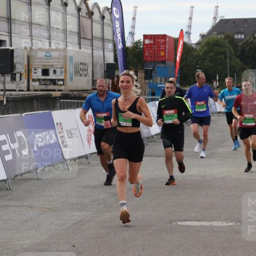 03.10.2025 - Köhlbrandbrückenlauf Julia Fischer http://msf.ph/oto/9029634 03.10.2025 16:08:52 Ziel 7141, 7191, 7283, 7333, 7336, 7339, 8118, 8846, 8931 meine-sportfotos.de