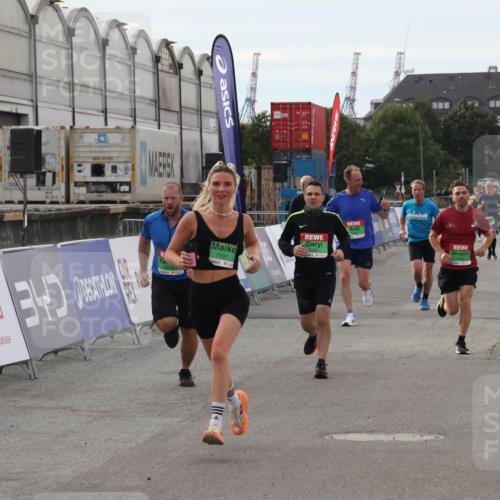 03.10.2025 - Köhlbrandbrückenlauf Julia Fischer http://msf.ph/oto/9029636 03.10.2025 16:08:52 Ziel 7141, 7191, 7283, 7333, 7336, 7339, 8118, 8846, 8931 meine-sportfotos.de