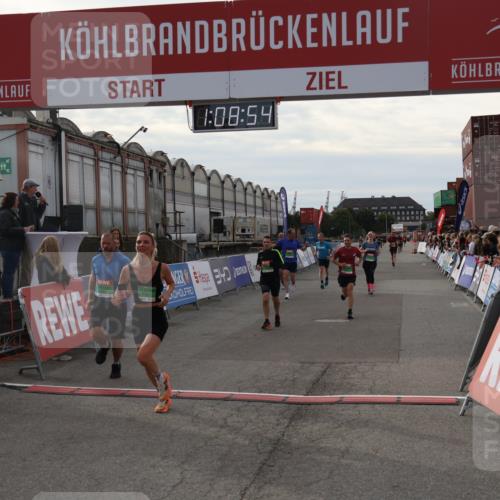 03.10.2025 - Köhlbrandbrückenlauf Julia Fischer http://msf.ph/oto/9029656 03.10.2025 16:08:54 Ziel 7057, 7141, 7191, 7283, 7333, 7336, 7585, 8118, 8846, 8931 meine-sportfotos.de