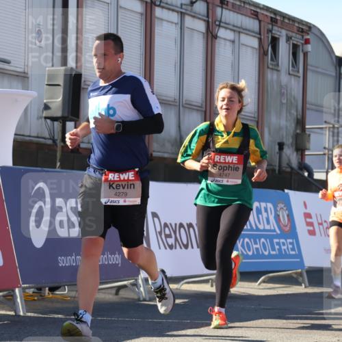03.10.2025 - Köhlbrandbrückenlauf Luisa Fischer http://msf.ph/oto/9029657 03.10.2025 13:02:53 Ziel 4095, 4116, 4137, 4203, 4279, 4579, 4619, 4747, 5245, 5793, 5810, 6175, 6255, 6447, 6739 meine-sportfotos.de