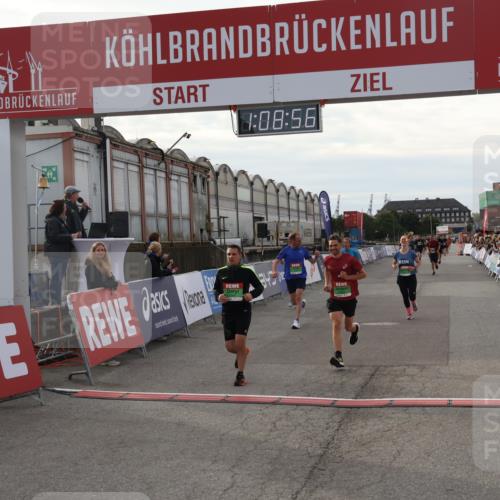 03.10.2025 - Köhlbrandbrückenlauf Julia Fischer http://msf.ph/oto/9029666 03.10.2025 16:08:56 Ziel 7057, 7141, 7191, 7333, 7336, 7585, 8118, 8846, 8931 meine-sportfotos.de