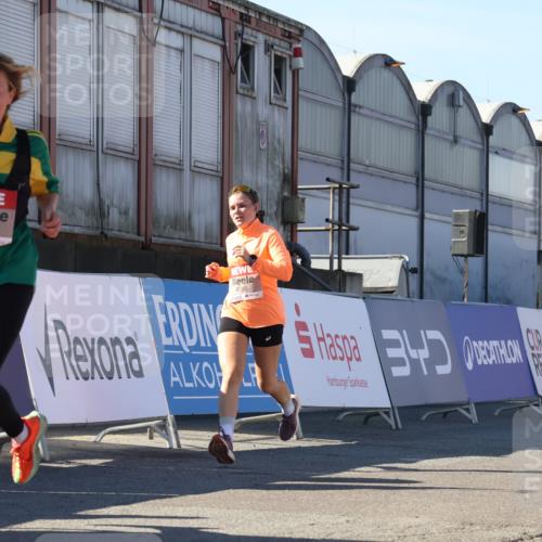 03.10.2025 - Köhlbrandbrückenlauf Luisa Fischer http://msf.ph/oto/9029668 03.10.2025 13:02:53 Ziel 4095, 4116, 4137, 4203, 4279, 4579, 4619, 4747, 5245, 5793, 5810, 6175, 6255, 6447, 6739 meine-sportfotos.de