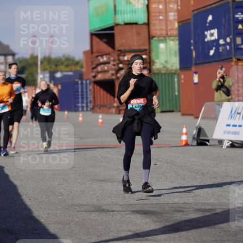 03.10.2025 - Köhlbrandbrückenlauf Michael Burmester http://msf.ph/oto/9029676 03.10.2025 10:34:39 Ziel 2771, 3551, 3552, 3553 meine-sportfotos.de