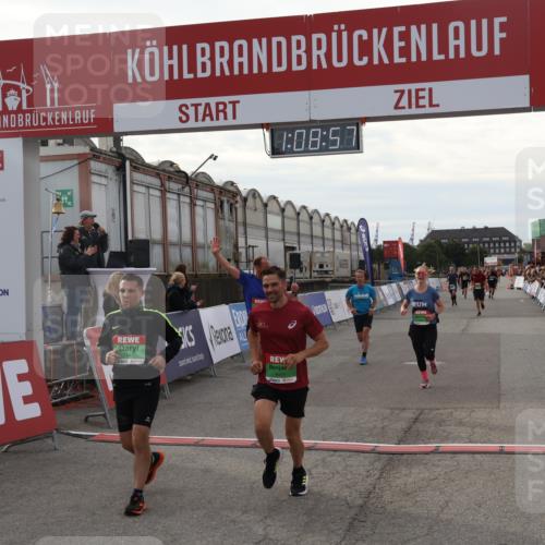 03.10.2025 - Köhlbrandbrückenlauf Julia Fischer http://msf.ph/oto/9029677 03.10.2025 16:08:57 Ziel 7057, 7141, 7191, 7333, 7336, 7585, 8118, 8846, 8931 meine-sportfotos.de
