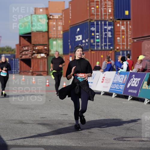 03.10.2025 - Köhlbrandbrückenlauf Michael Burmester http://msf.ph/oto/9029682 03.10.2025 10:34:41 Ziel 2771, 3551, 3552, 3553, 3673 meine-sportfotos.de
