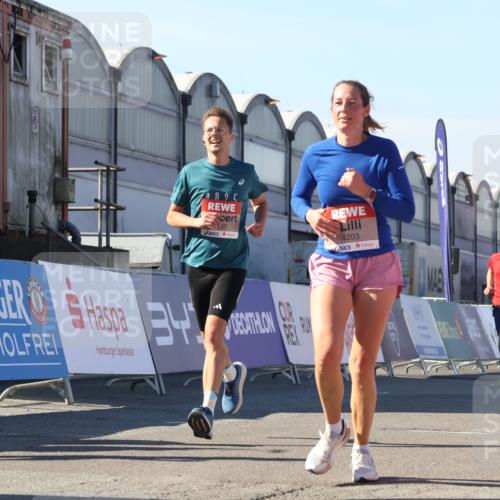 03.10.2025 - Köhlbrandbrückenlauf Luisa Fischer http://msf.ph/oto/9029685 03.10.2025 13:02:54 Ziel 4095, 4116, 4137, 4203, 4279, 4579, 4619, 4747, 5245, 5793, 5810, 6175, 6447, 6739 meine-sportfotos.de