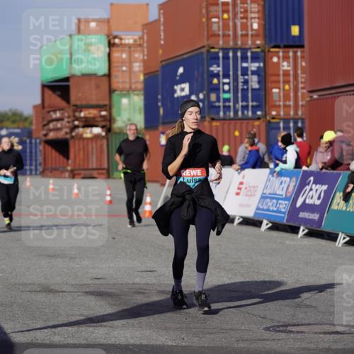 03.10.2025 - Köhlbrandbrückenlauf Michael Burmester http://msf.ph/oto/9029687 03.10.2025 10:34:41 Ziel 2771, 3551, 3552, 3553, 3673 meine-sportfotos.de