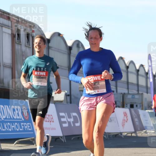 03.10.2025 - Köhlbrandbrückenlauf Luisa Fischer http://msf.ph/oto/9029694 03.10.2025 13:02:55 Ziel 4095, 4116, 4137, 4203, 4279, 4294, 4619, 4747, 5245, 5793, 5810, 6175, 6447, 6739, 6770 meine-sportfotos.de