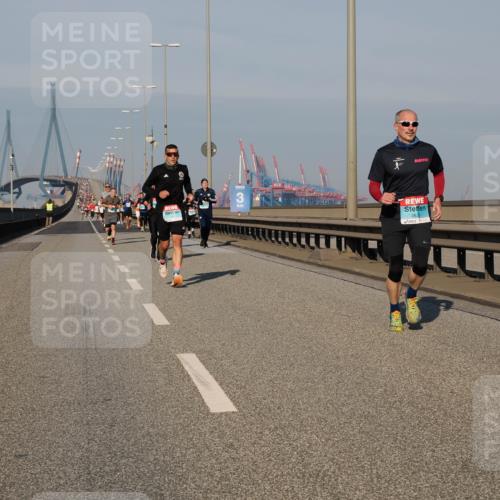 03.10.2025 - Köhlbrandbrückenlauf Fabian Wolf http://msf.ph/oto/9029697 03.10.2025 09:44:31 Position 3 3, 2820 meine-sportfotos.de