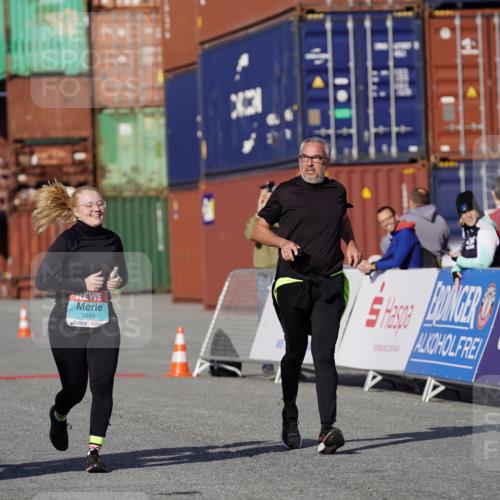 03.10.2025 - Köhlbrandbrückenlauf Michael Burmester http://msf.ph/oto/9029706 03.10.2025 10:34:44 Ziel 2771, 3551, 3552, 3553, 3673 meine-sportfotos.de
