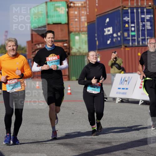03.10.2025 - Köhlbrandbrückenlauf Michael Burmester http://msf.ph/oto/9029722 03.10.2025 10:34:45 Ziel 2771, 3551, 3552, 3553, 3673 meine-sportfotos.de