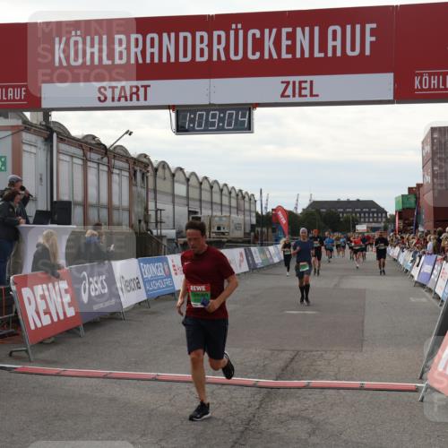 03.10.2025 - Köhlbrandbrückenlauf Julia Fischer http://msf.ph/oto/9029723 03.10.2025 16:09:05 Ziel 7057, 7141, 7333, 7336, 7379, 7501, 7585, 8725, 8931, 9139 meine-sportfotos.de