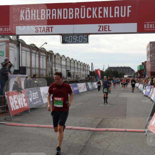03.10.2025 - Köhlbrandbrückenlauf Julia Fischer http://msf.ph/oto/9029727 03.10.2025 16:09:05 Ziel 7057, 7141, 7333, 7336, 7379, 7501, 7585, 8725, 8931, 9139 meine-sportfotos.de