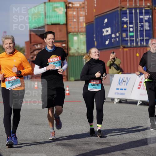 03.10.2025 - Köhlbrandbrückenlauf Michael Burmester http://msf.ph/oto/9029729 03.10.2025 10:34:46 Ziel 2771, 3551, 3552, 3553, 3673 meine-sportfotos.de